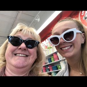 Meet your Posher, Angi